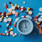 illustration clock and pills